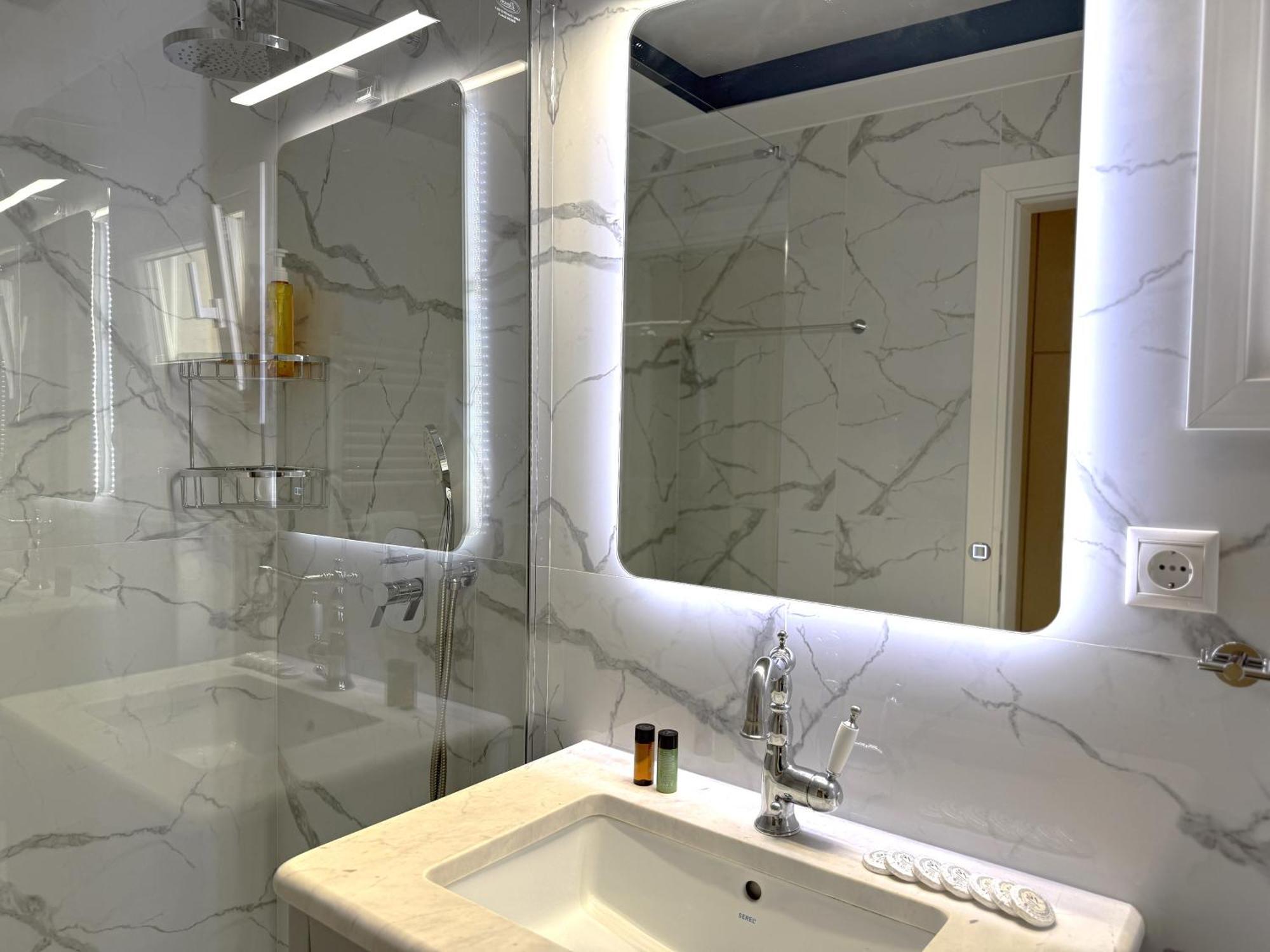 Апартаменты Zeusbnb Saint Sofia Ble *